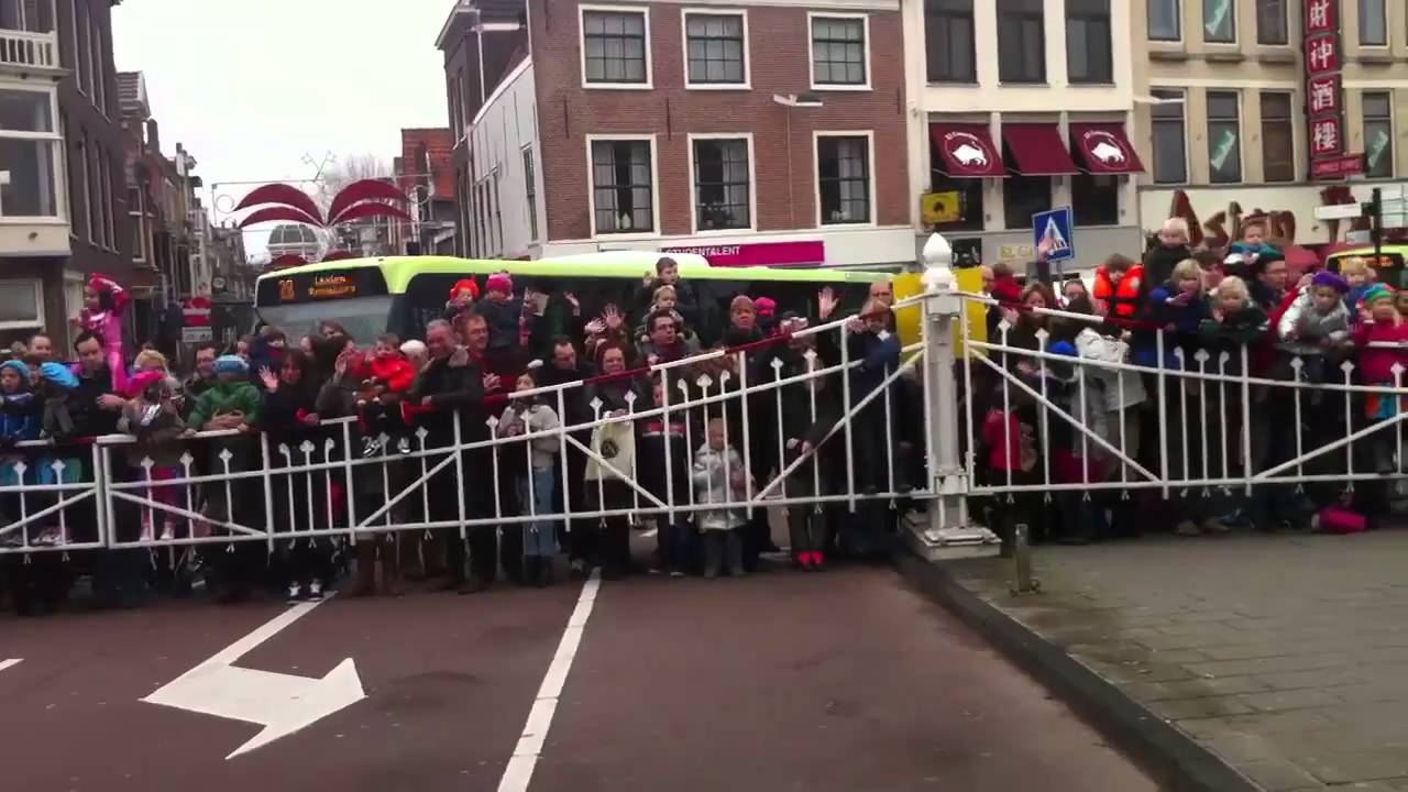 'Dé Pietenband' - Leiden 2010 - zie ginds komt de stoomboot