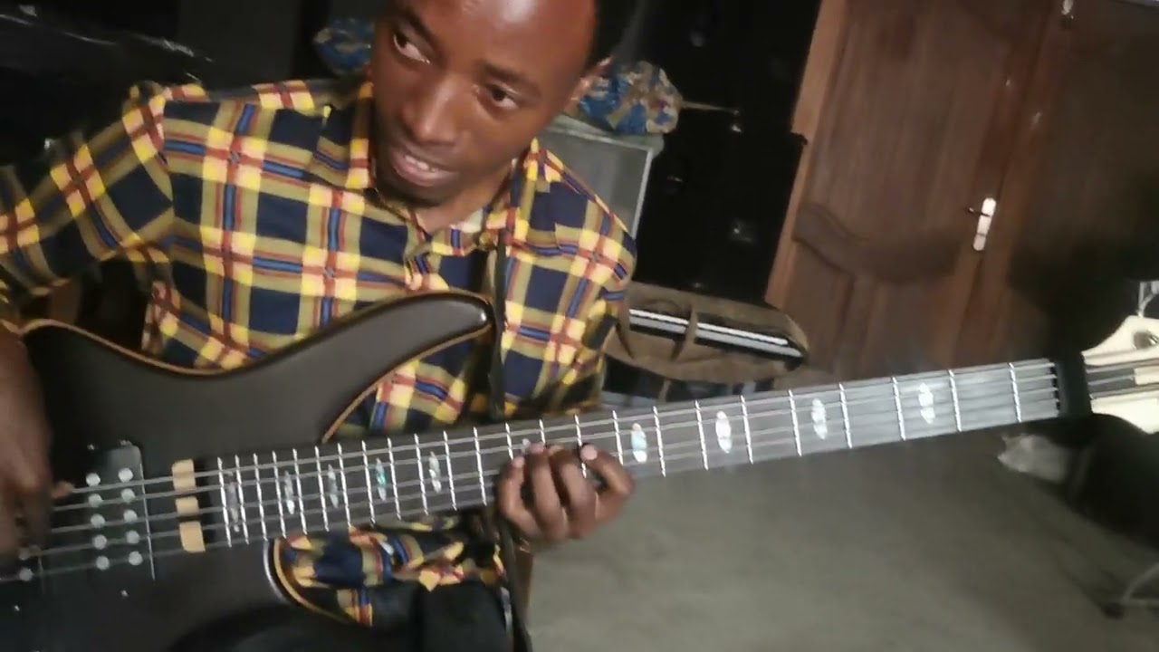 EmmyBass Playing zulu style on bass guitar