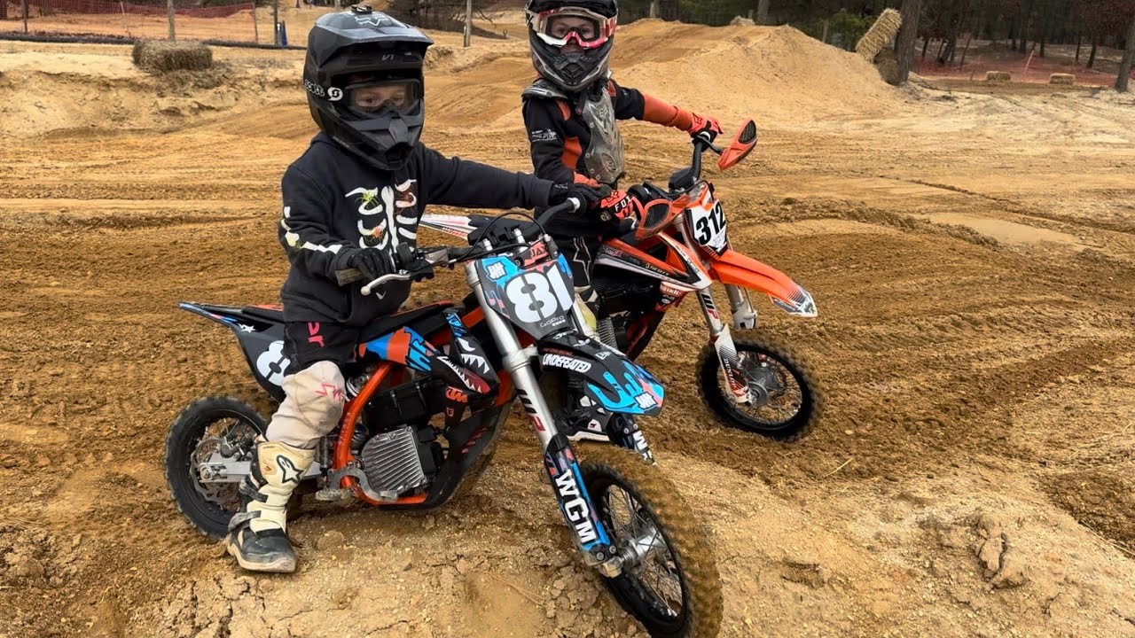 Джакс получил в подарок на Рождество мотоцикл KTM E5.