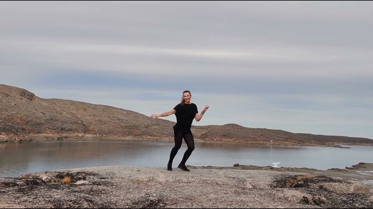 Dancing on the beautiful Cliff ❤ Pelly Bay (Arctic waterway)