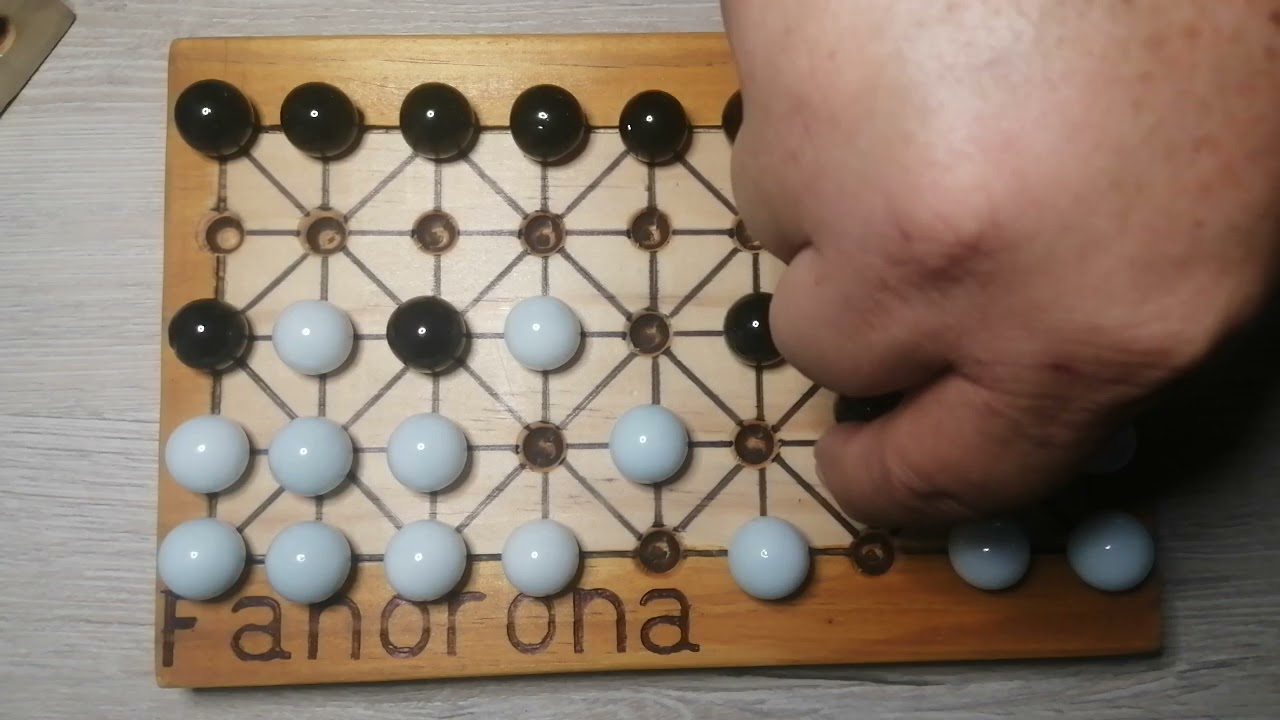 Como jugar Fanorona -!How to play Fanorona! 1001 Juegos de mesa antiguos y nuevos. Juegos del mundo