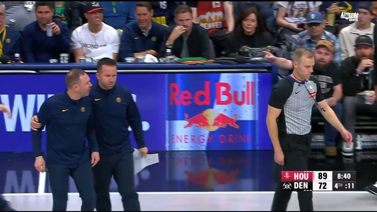 David Adelman shouts in the referee's face 