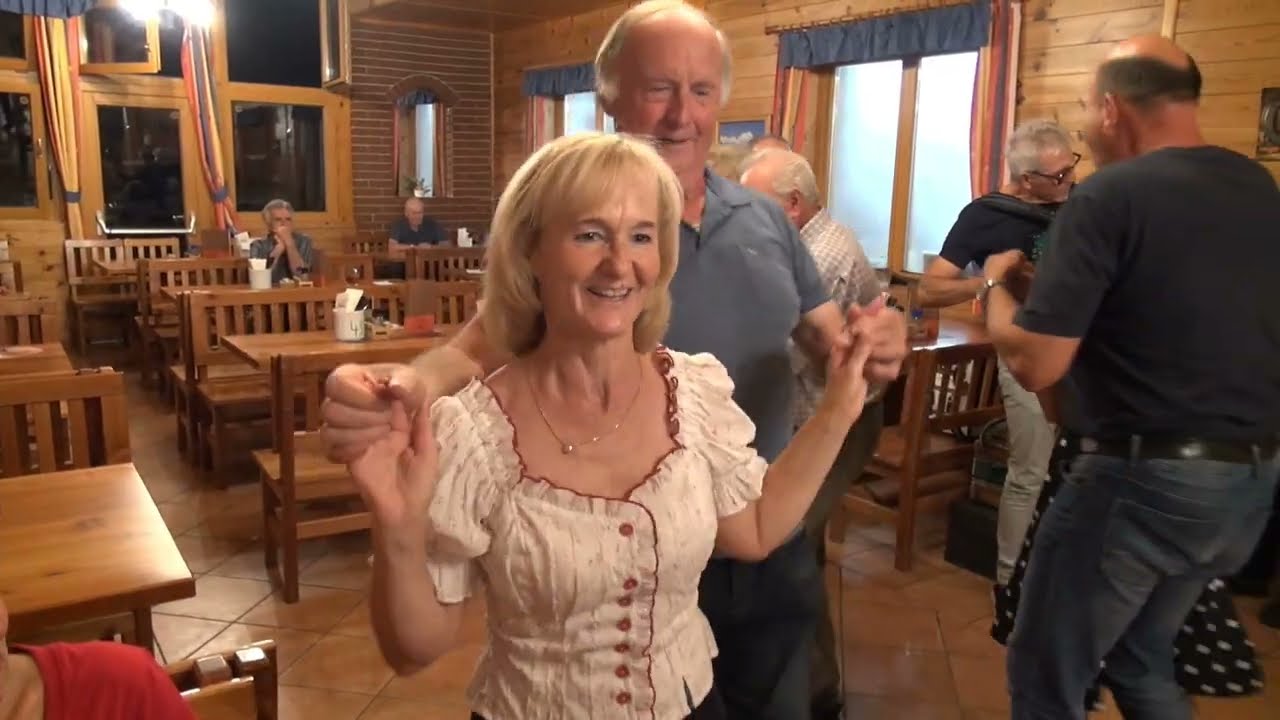 Sänger u.  Musikantenstammtisch  beim  Buschenschank  Friedl  ---  8.9.2023  ---  3. Teil.