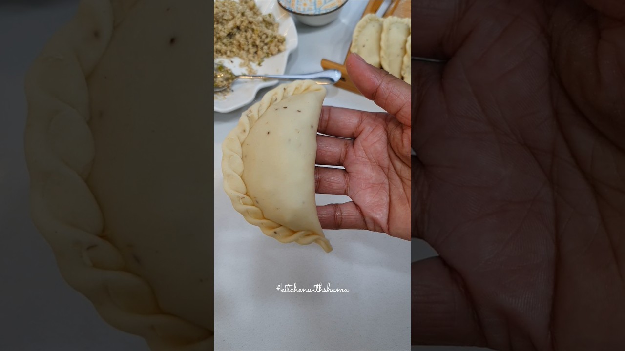 D-shape Chicken Samosa | Samosa folding | Ramadan Special #shorts #samosa #samosafolding