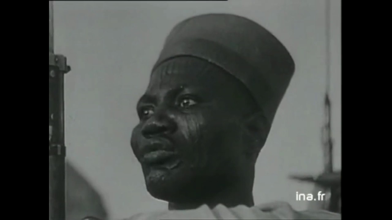Les Africains - chant marche militaire - films d'archive de haute qualité