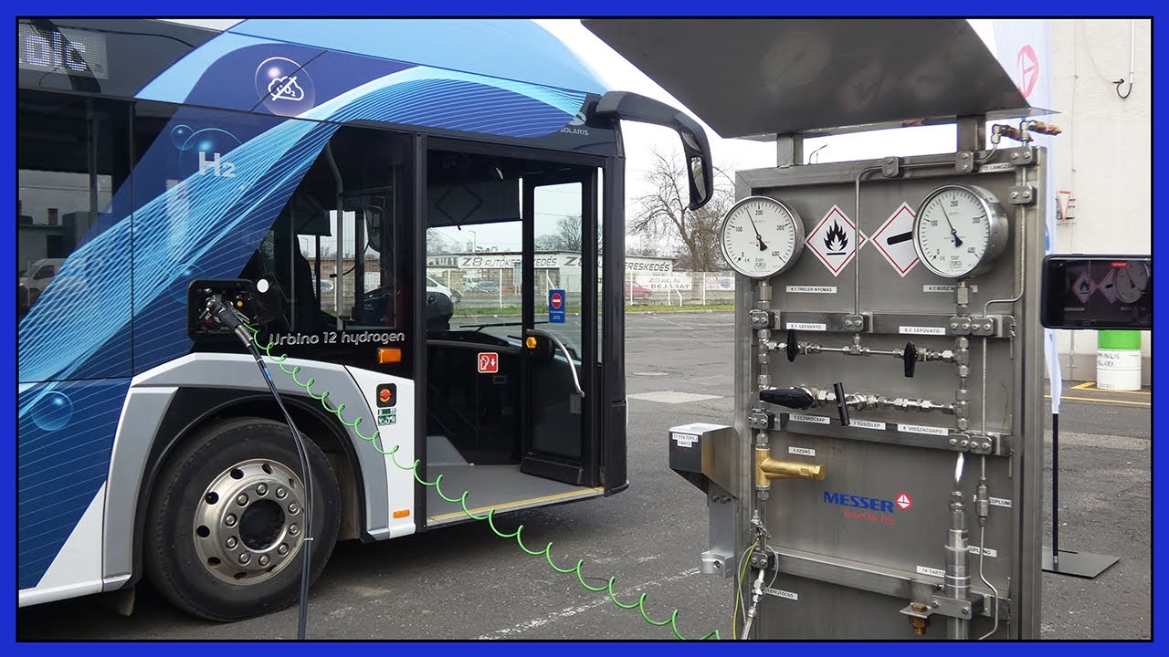Solaris hidrogénbusz töltése tréleres tartályról az MVK telephelyén