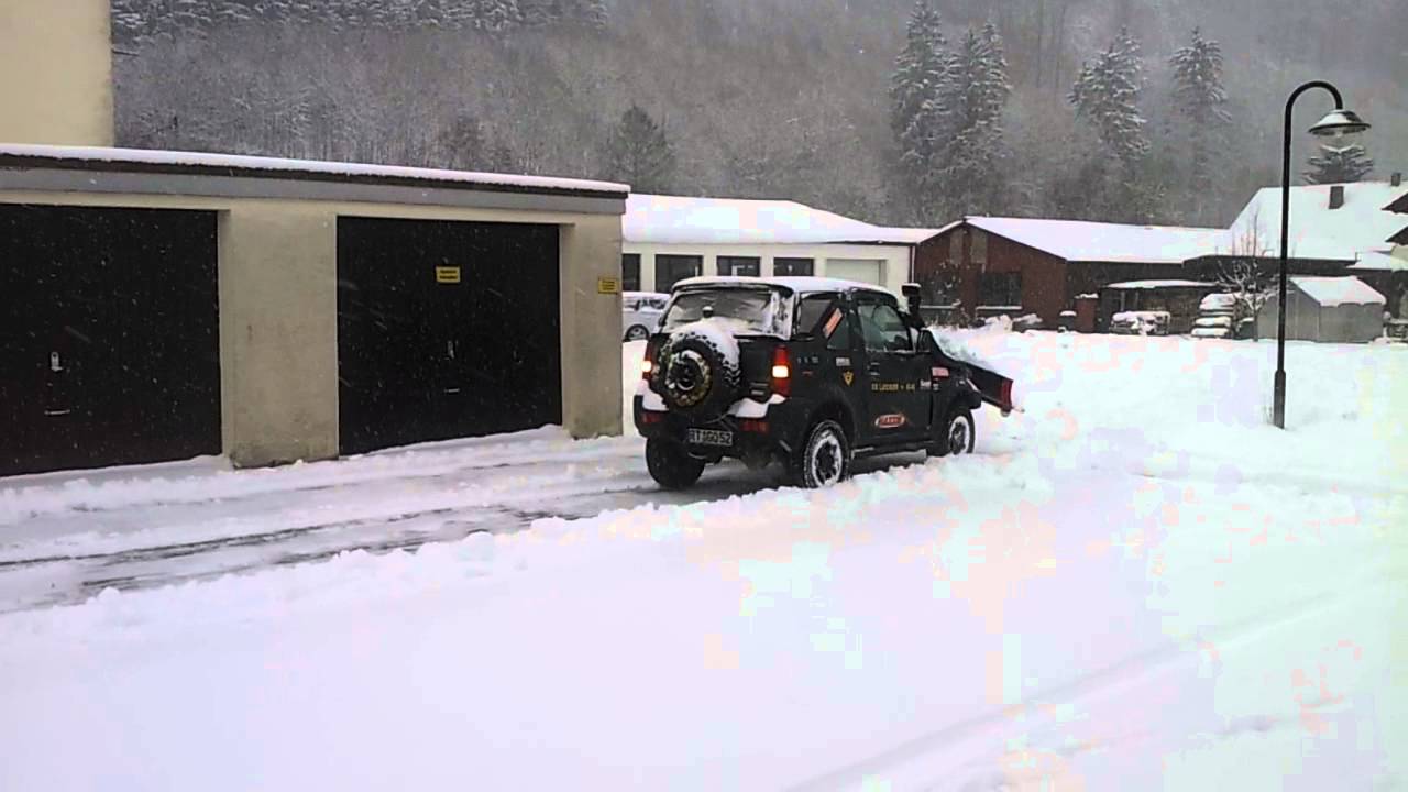 Gogotec mit Jimny beim raeumen