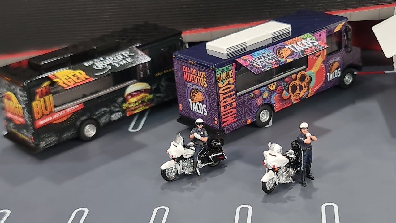 V2 Weekly Ep26 American Diorama Food Trucks and Speed Trap Cops Set