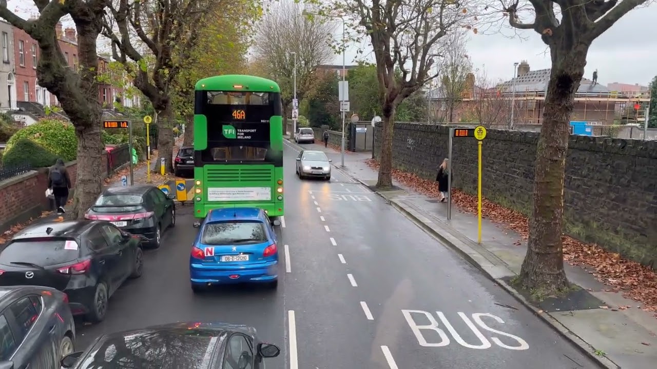 PELAS RUAS DE DUBLIN NA IRLANDA.