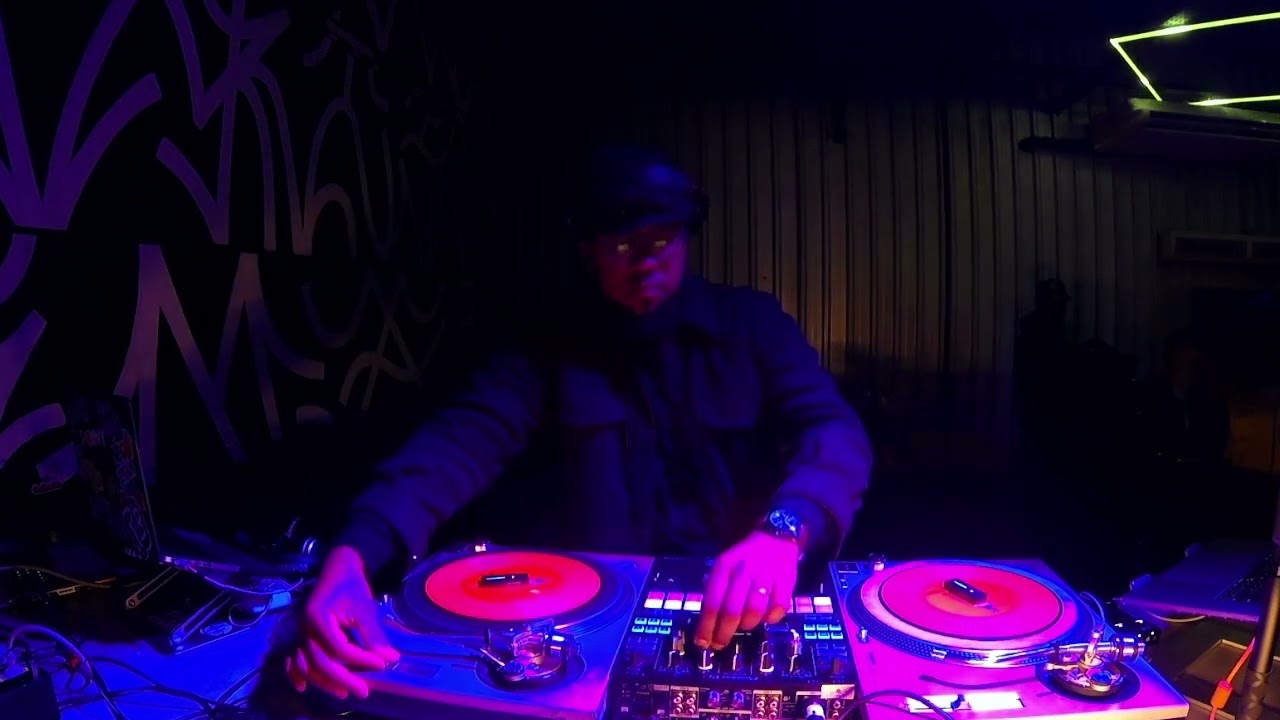DJ GUGU REIS
