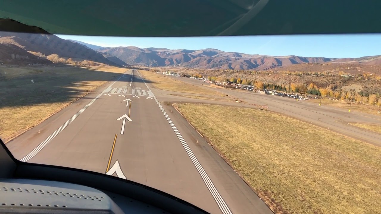 Cirrus SF50: Approach and departure at Aspen during SOE