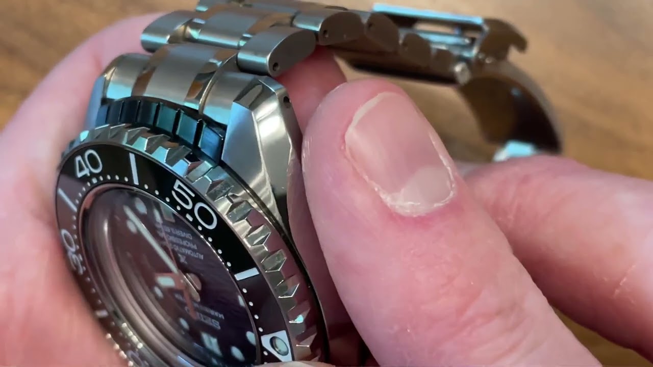 Seiko SLA081 MM600 vs Grand Seiko SBGX337 200m 9F diver