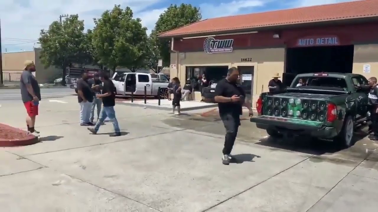 SOM AUTOMOTIVO TRIO GOIANO CAUSANDO NA GRINGA!