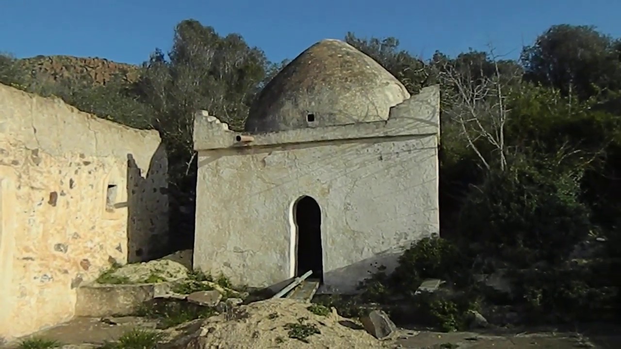 ثمزرينت بوحوا إعزانن  ــ تخريب ضريح وقبر والي سيدي مهدي بالمنطقة بحثا عن الكنوز