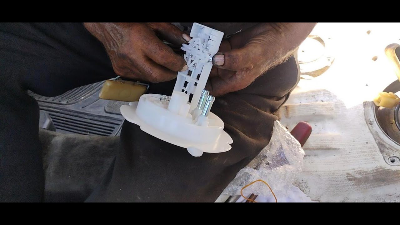 Como cambiar flotador de bomba de gasolina en Nissan Tsuru 2009