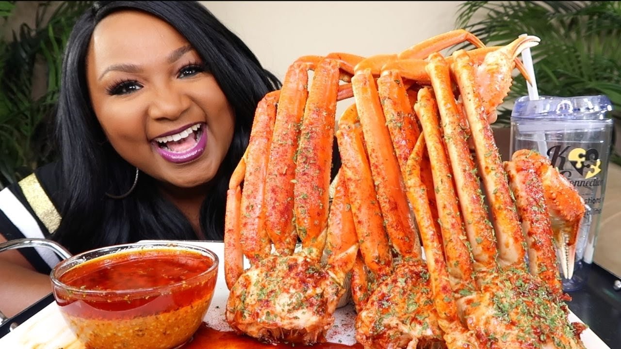 GIANT SNOW CRAB LEGS + SEAFOOD BOIL MUKBANG 먹방쇼 シーフード + GARLIC BUTTER SAUCE