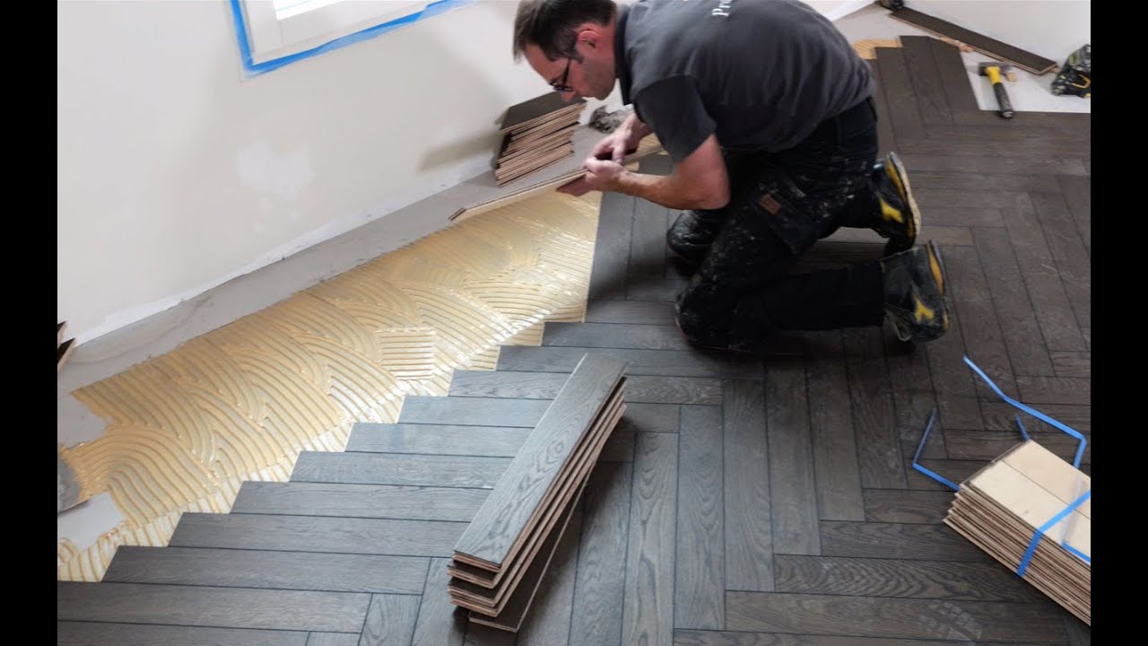 Poser et coller un parquet bâton rompu huilé Charcoal | Tutoriel étape 2