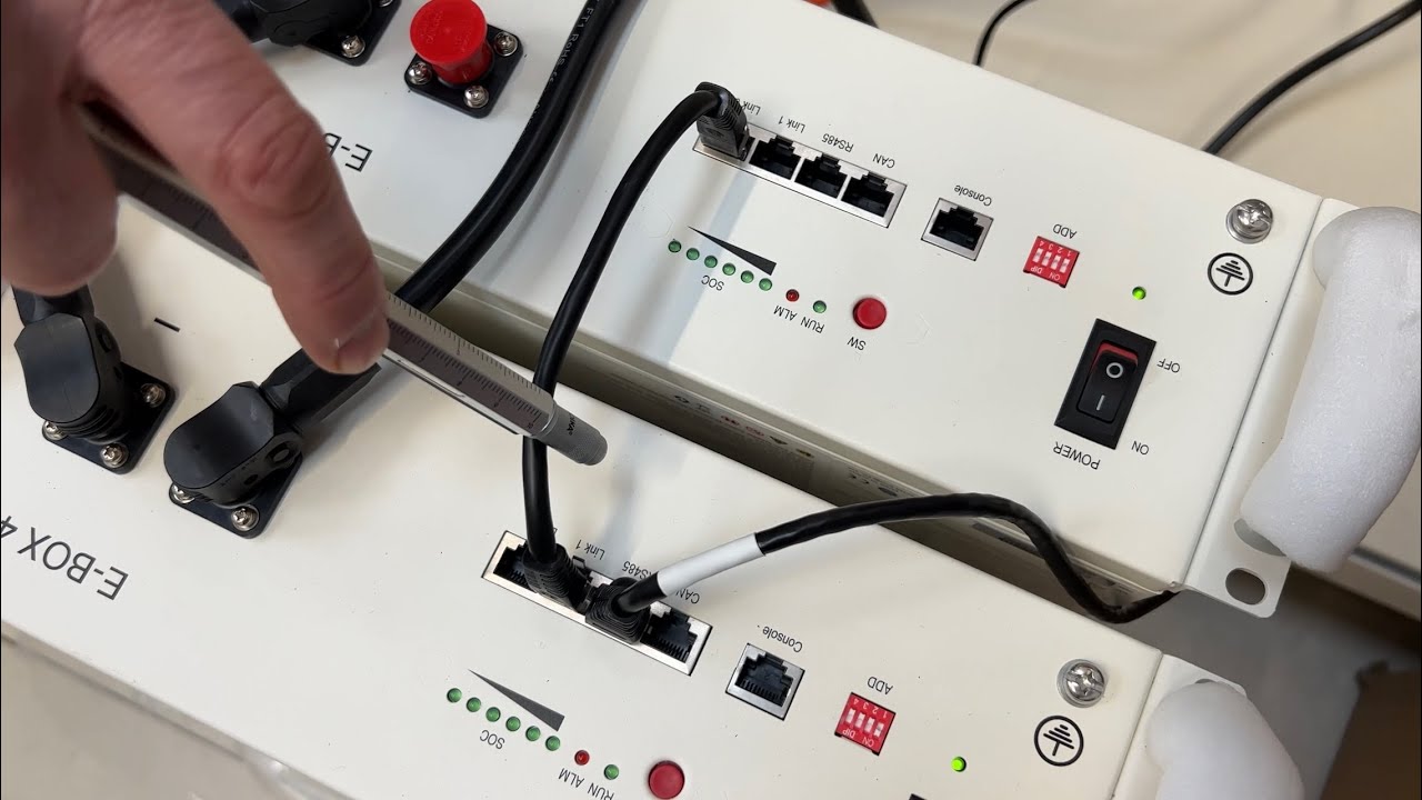 Литий-ионный аккумулятор Voltacon 5,12 кВт·ч BMS (версия B) в сочетании с 8 кВт Off Grid