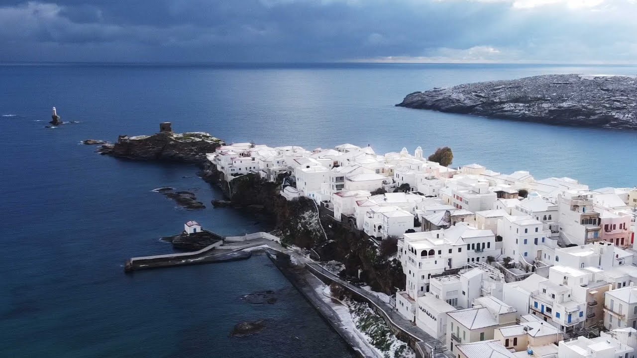 Η χιονισμένη Χώρα της Άνδρου