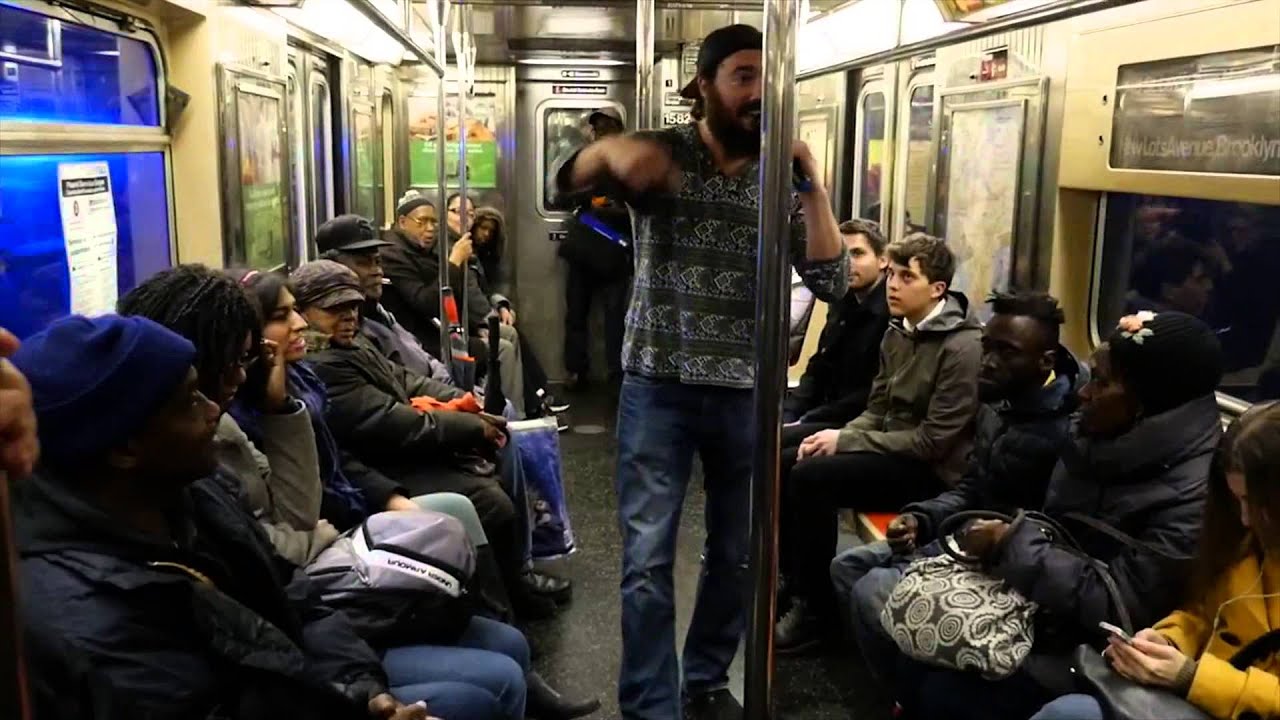 Дискотека в вагоне метро