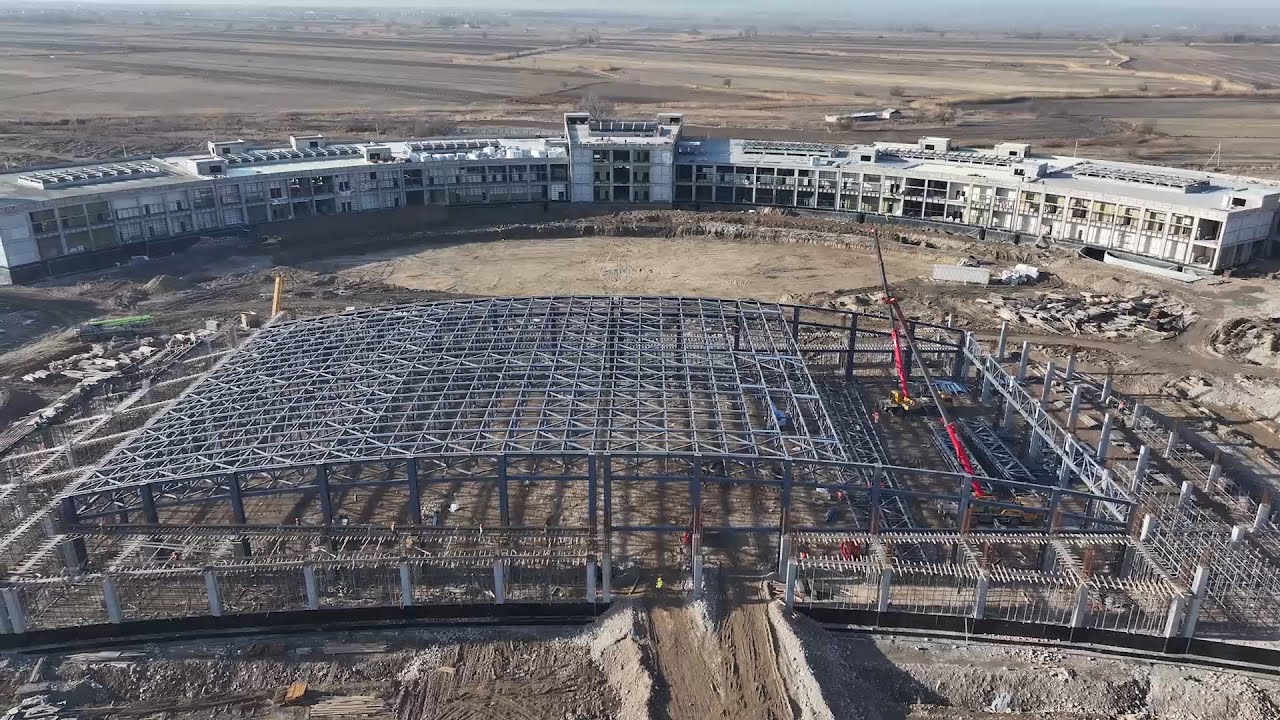 Ош базар менен автобекет май айында, ал эми борбордук стадион август айында ишке берилет