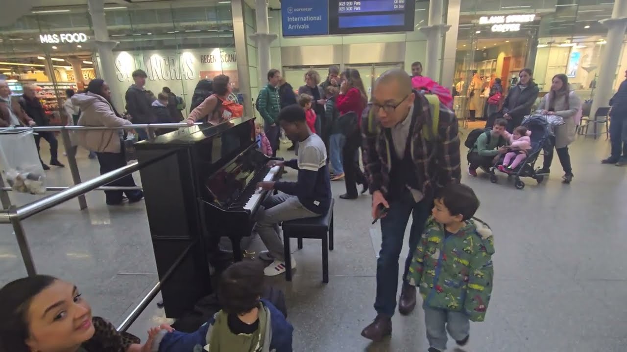 Boogie Woogie Stomp On New Piano at London St Pancras Train Station!