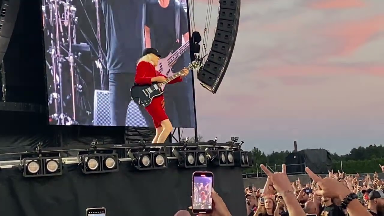AC/DC - If You Want Blood (You've Got It) Live Dessel
