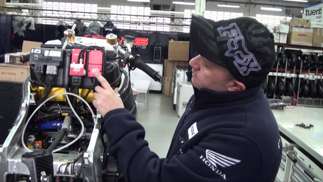Los ingenieros del equipo Pons te explican la tecnología de sus motos