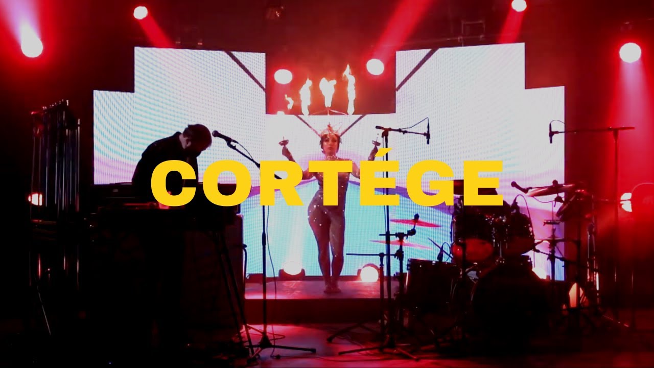 Cort&eacute;ge | 4/2