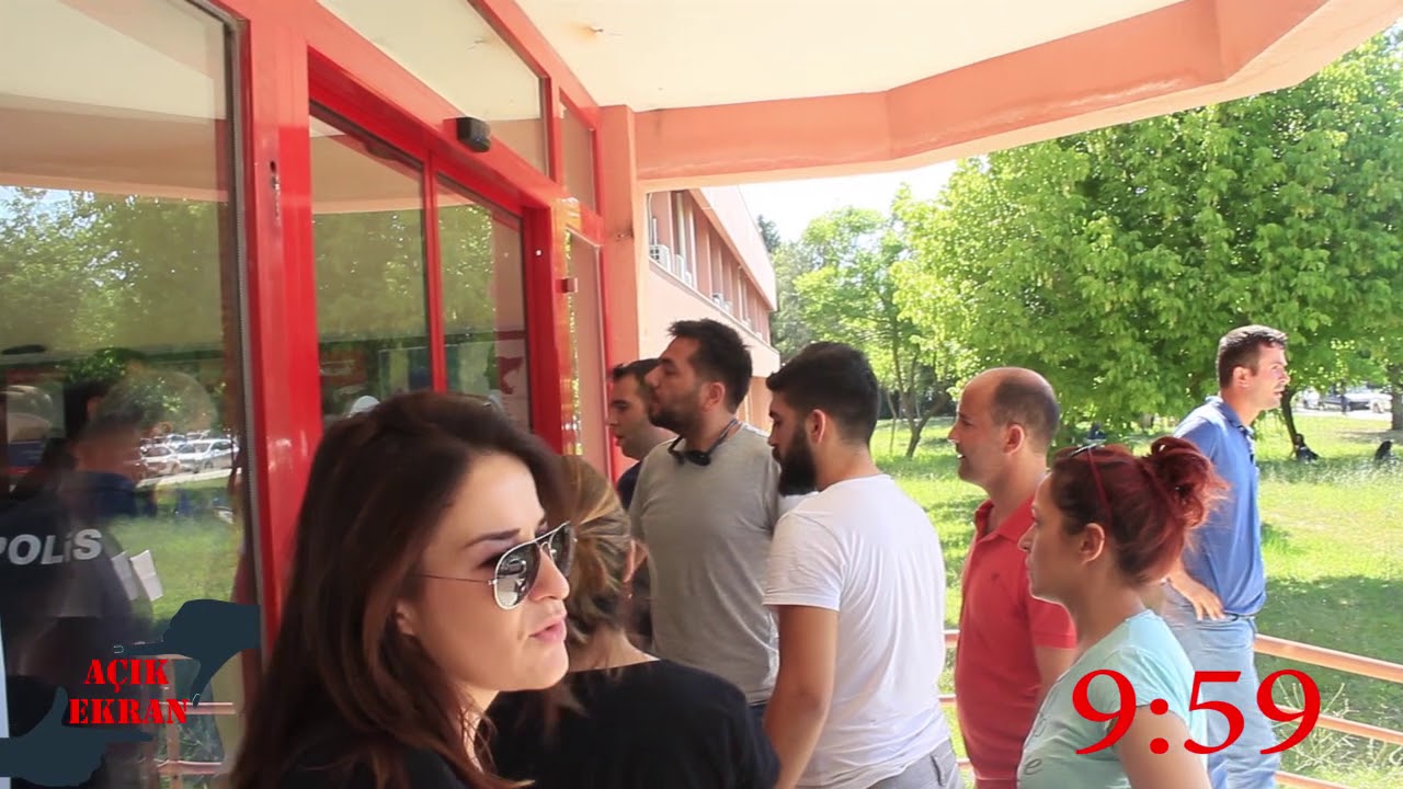 KPSS'de Yanlış Sınav Saati Rezaleti. Sınava 2 dakika kala içeri alınmadılar.
