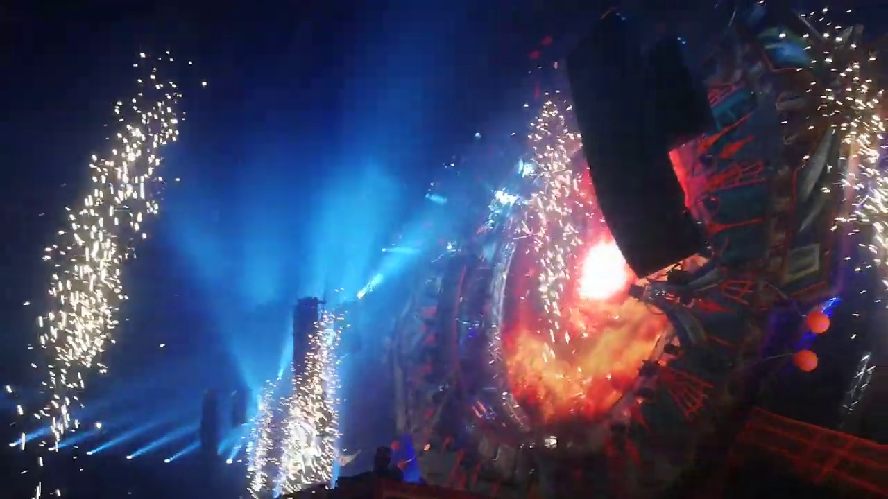JDX ft. Sarah Maria - Live The Moment [DediQated - 20th years of Q-Dance - Geldredome]