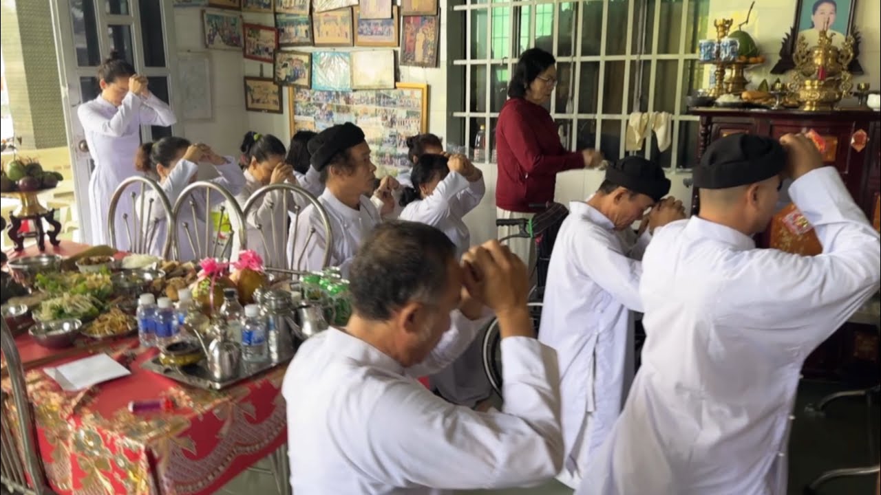 Mùng 8 tết tại Việt Nam|Chị em con nấu mâm cơm chay cúng￼ ba mời ba về ăn cơm với chị ￼em con 