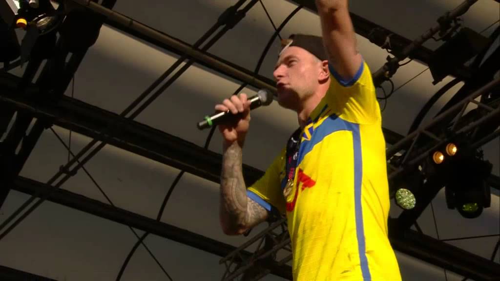 Här börjar Guidetti rappa - och får med sig hela publiken - TV4 Sport