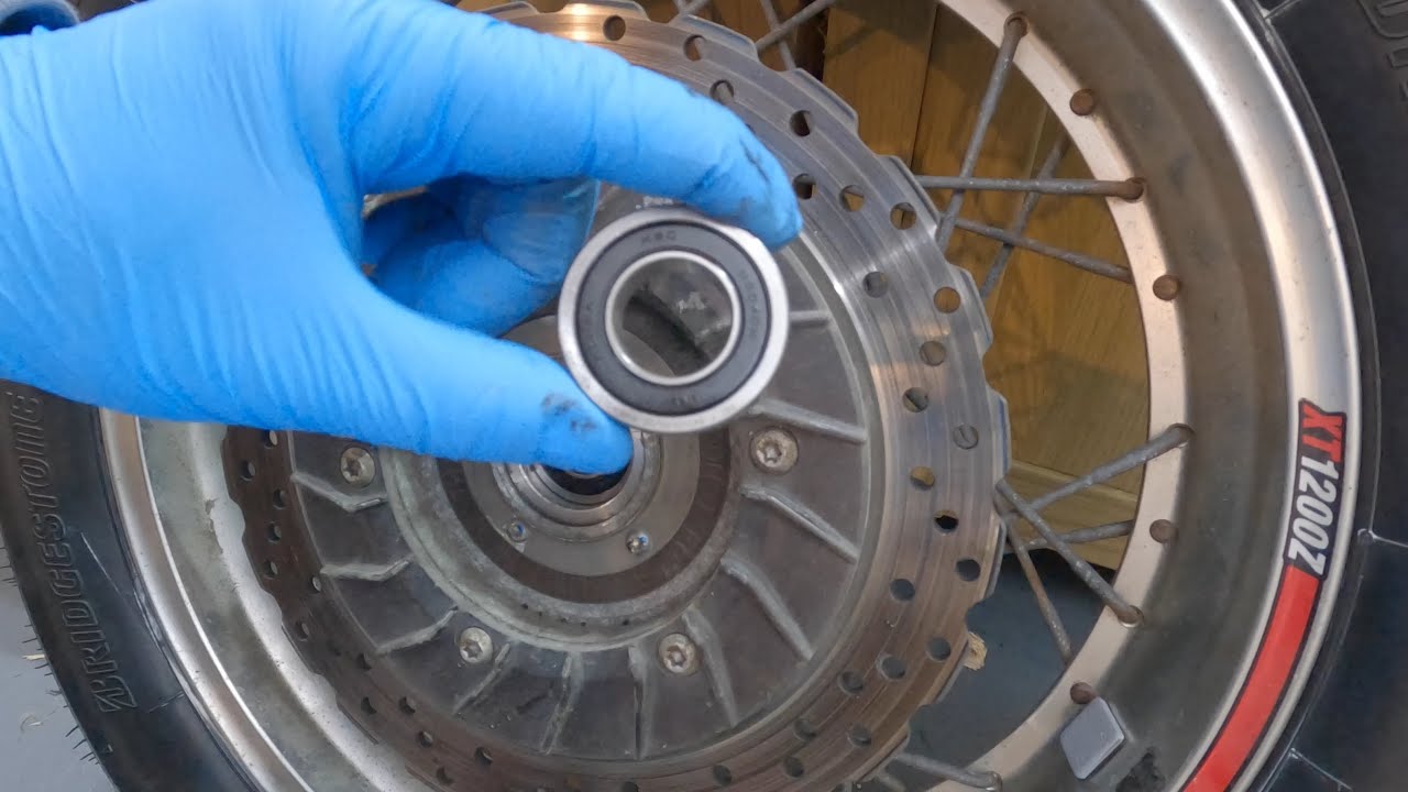 Super Ténéré wheel bearings replacement