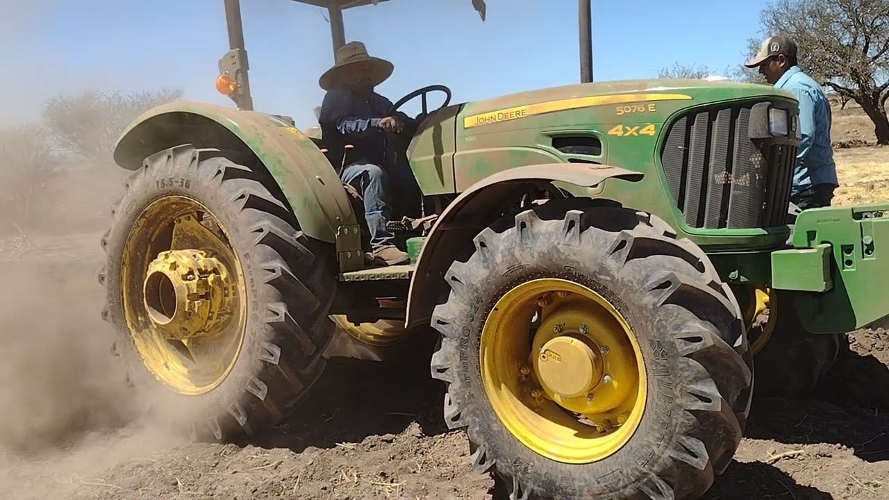 tractor John Deere 5076E