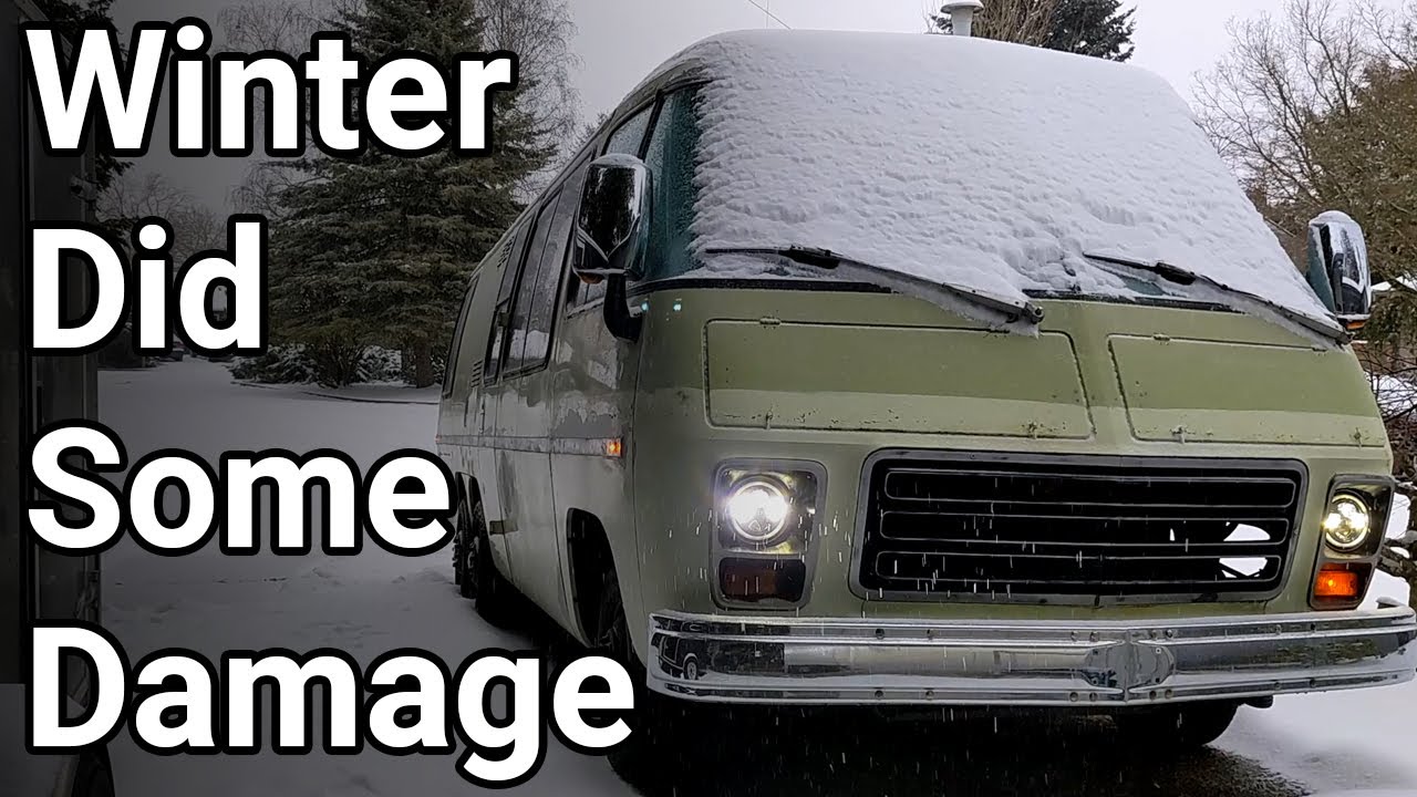 Building the Best Damn GMC Motorhome Ever E.21 - Winter Carnage & Roof Vents