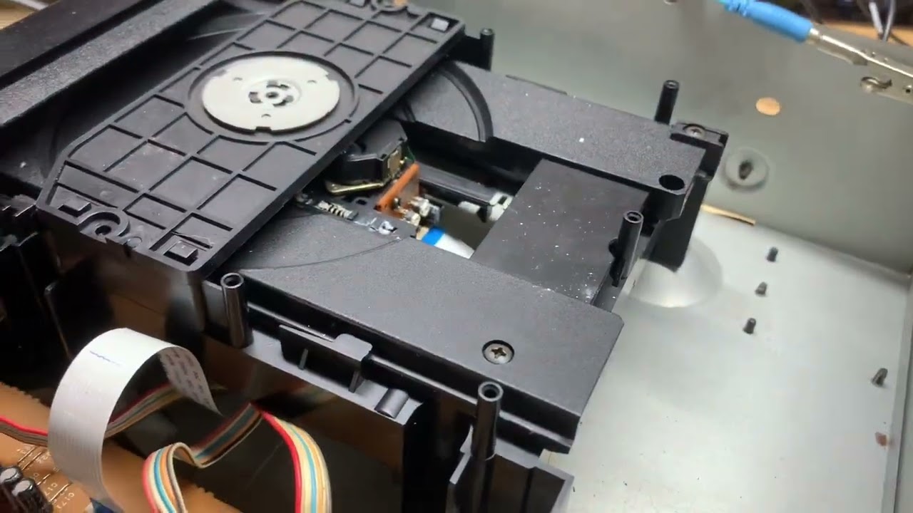 Denon DCD-595 Thay mắt và Cân chỉnh máy theo hướng dẫn của nhà sản xuất.