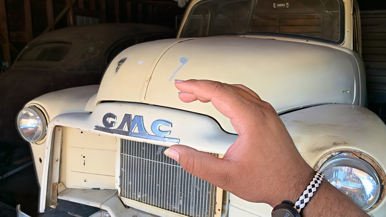 *ASMR* Tapping & Scratching on a Old School Car 🚘 (Lofi) 