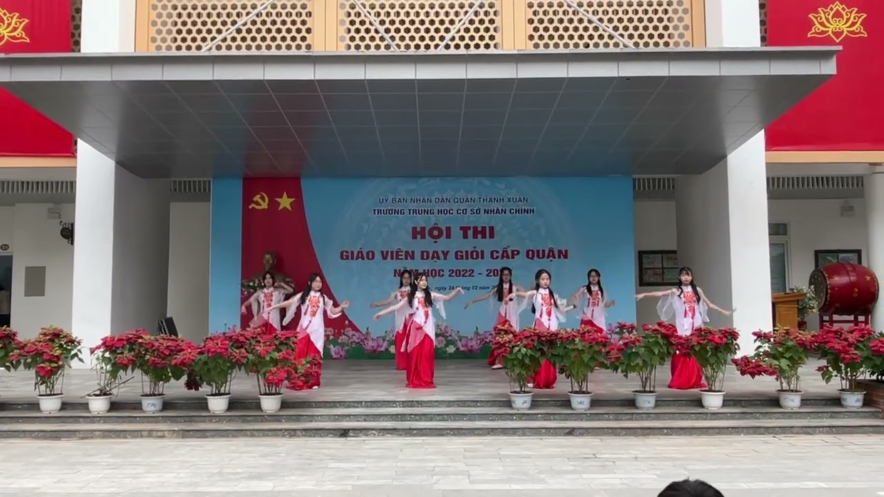 Chưa bao giờ mẹ kể Lớp 7a1 nhân chính