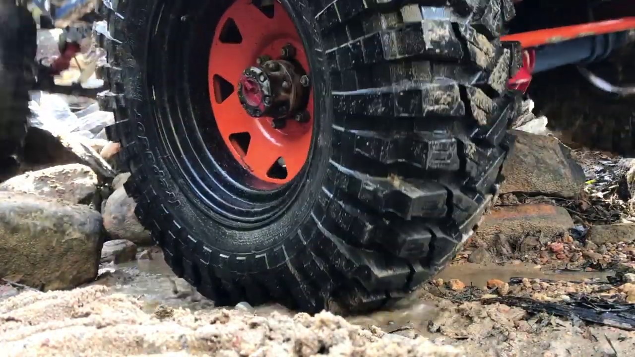 Unbreakable Toyota hilux LN106 Turbo Offroad action  35inch Maxxis Trepadors M8060 Arb air lockers