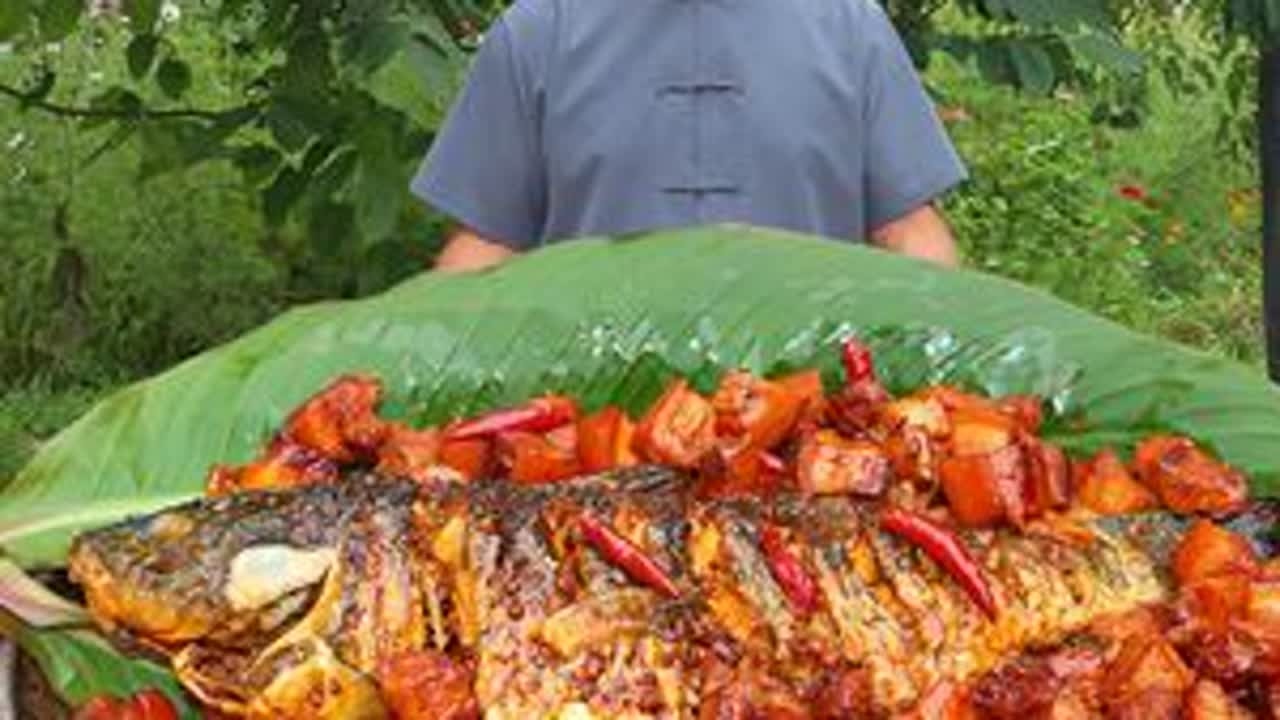 都说红烧肉和鲤鱼一起炖能香掉眉毛，今天炖一锅，这味道果然攒劲 #农村美食记录生活 #舌尖美味