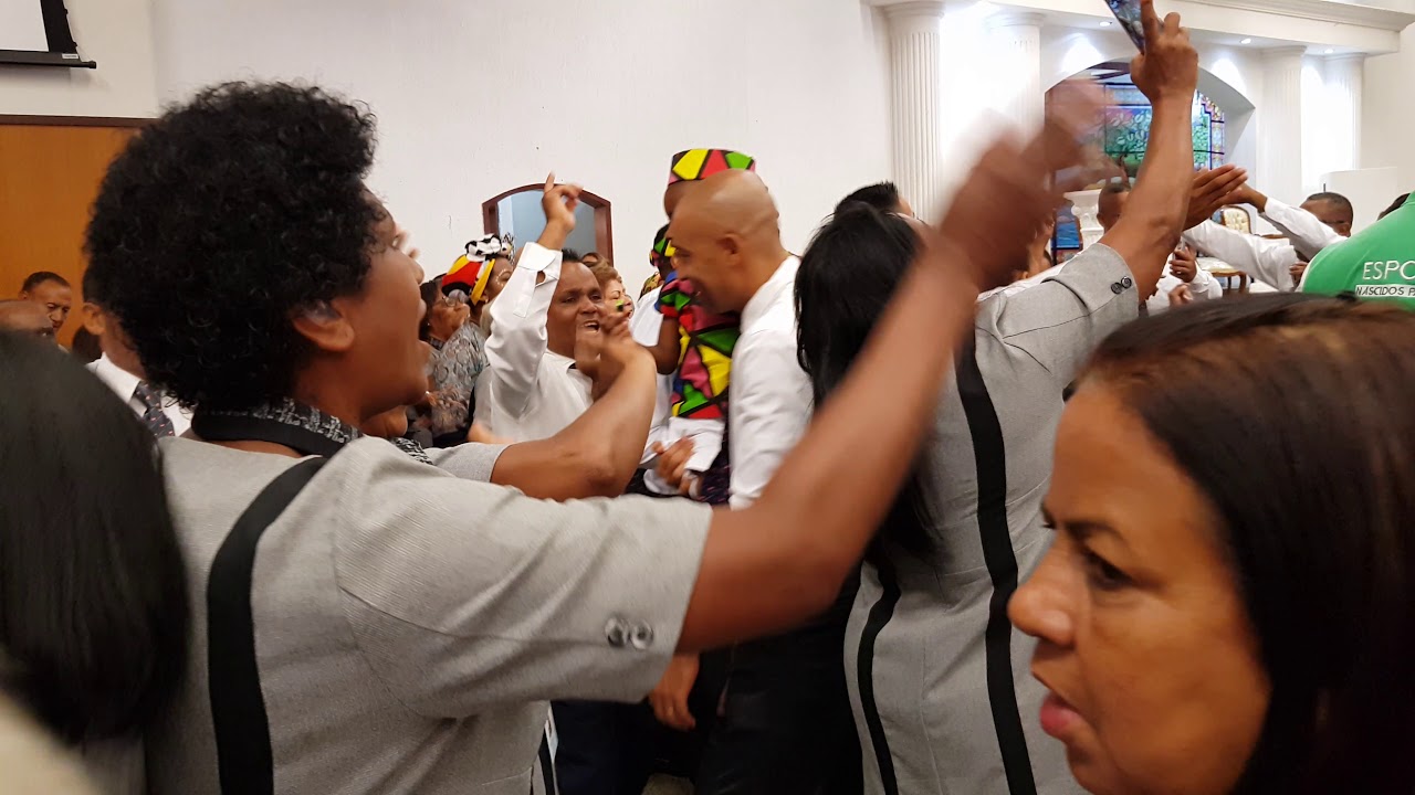 Quando o Culto acaba, mas ninguém quer ir embora! (IURD Santa Cruz - RJ)