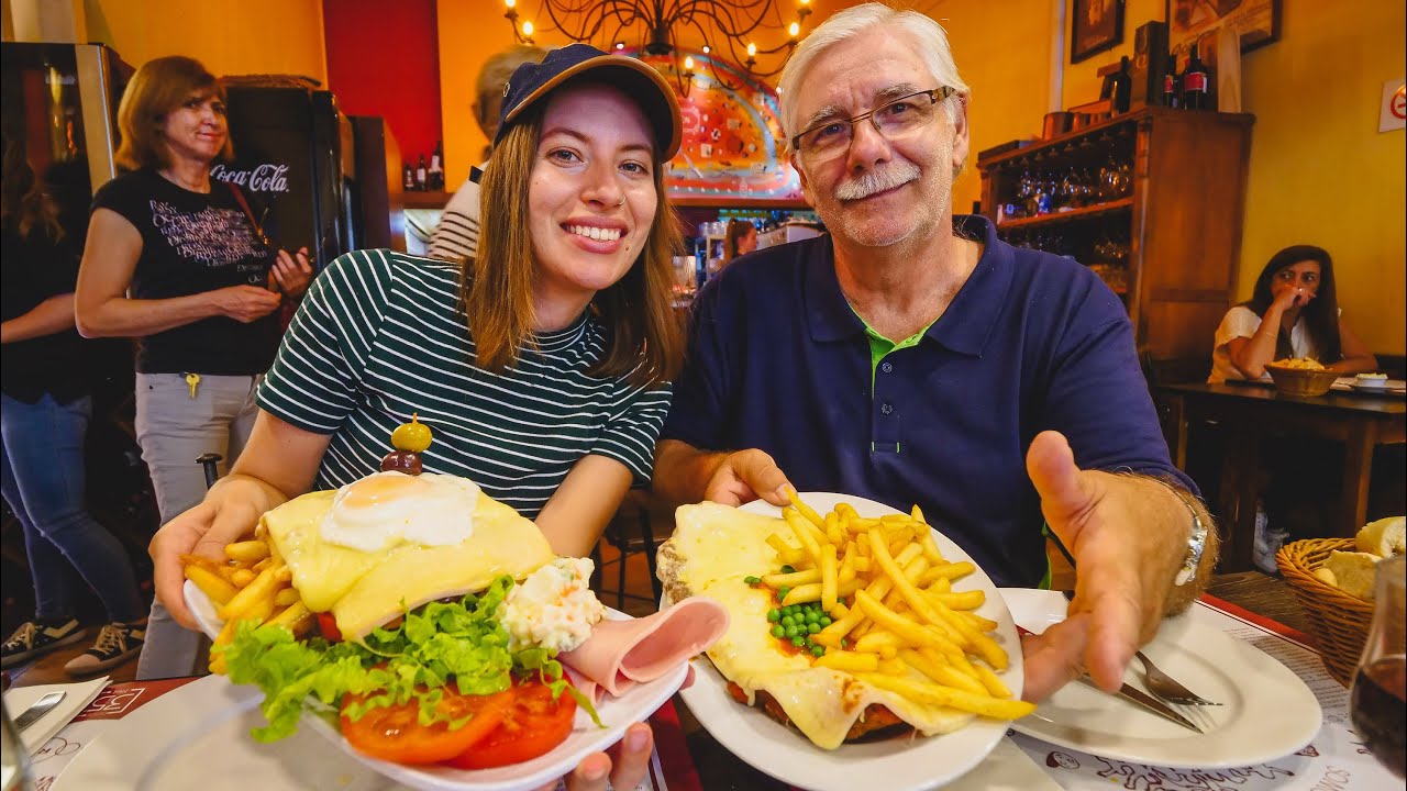 Probando CHIVITO URUGUAYO + Paseo por el CASCO VIEJO de Colonia, Uruguay 🇺🇾