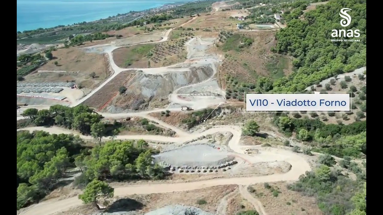 Lavori per la realizzazione della strada statale 106 'Jonica', tra Sibari e Roseto Capo Spulico