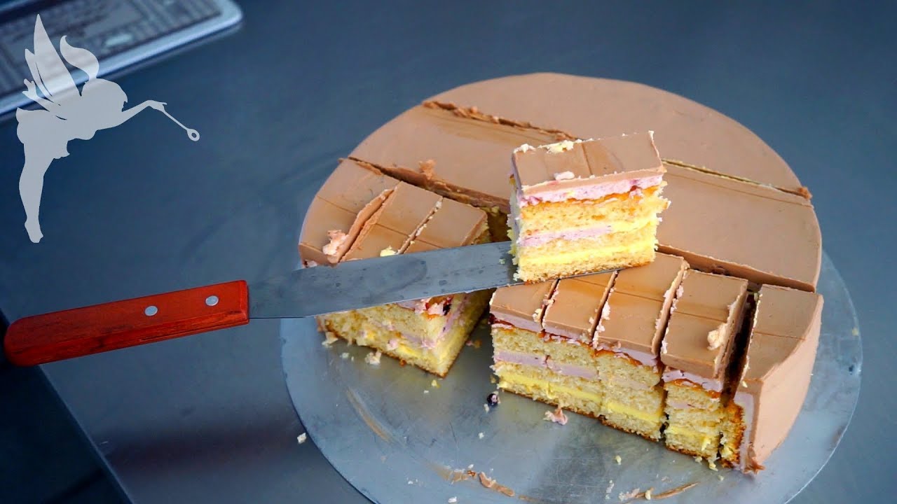 Schneiden & portionieren von Hochzeitstorten - Etagentorten in Stücke schneiden - Kuchenfee Lisa