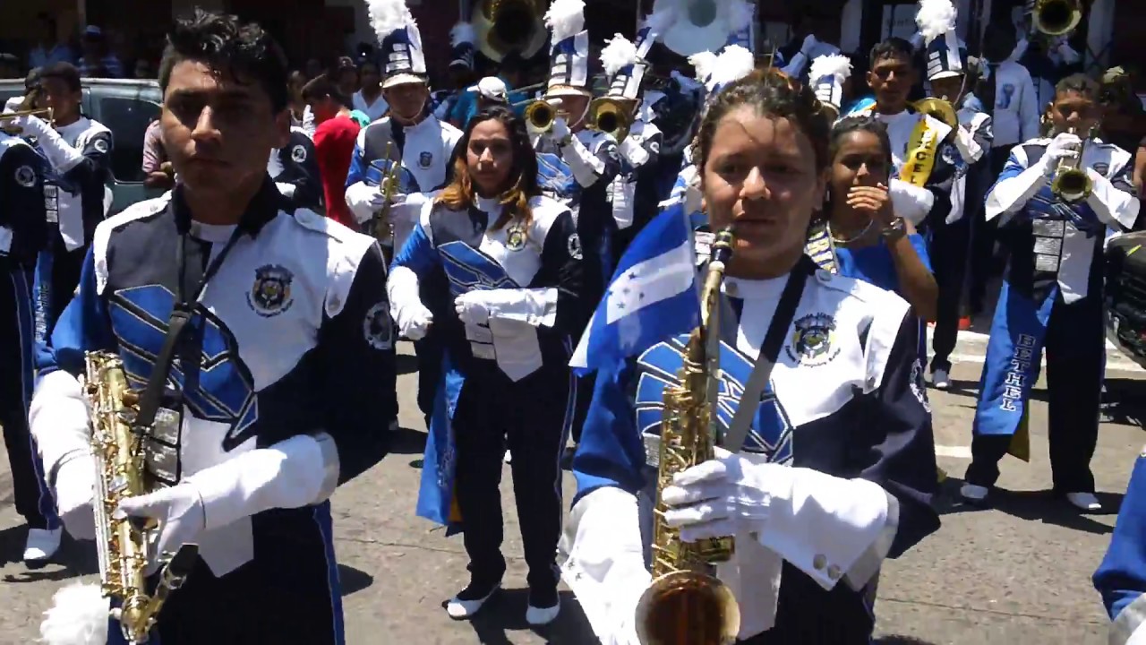 Bethel Marching Band Desfiles Patrios 2017 / Presentación Especial Concluyendo el desfile