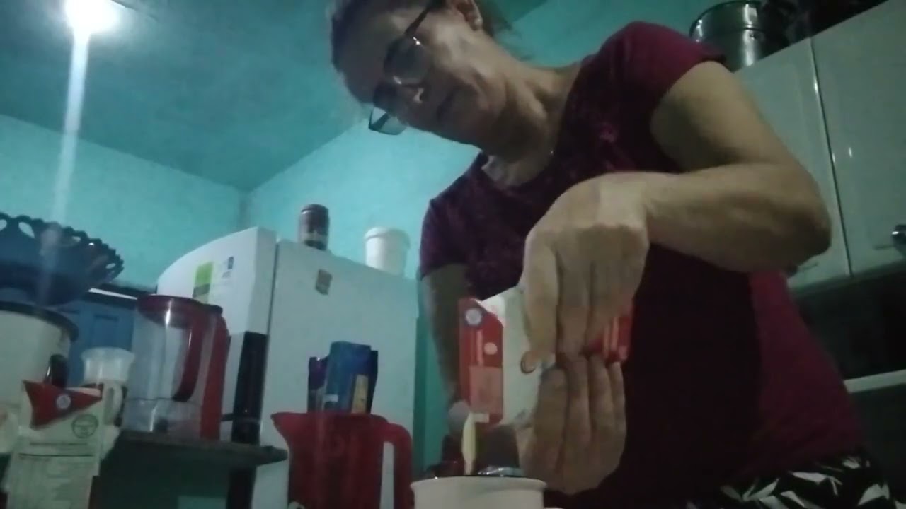 Picolé caseiro feito com biscoito recheado