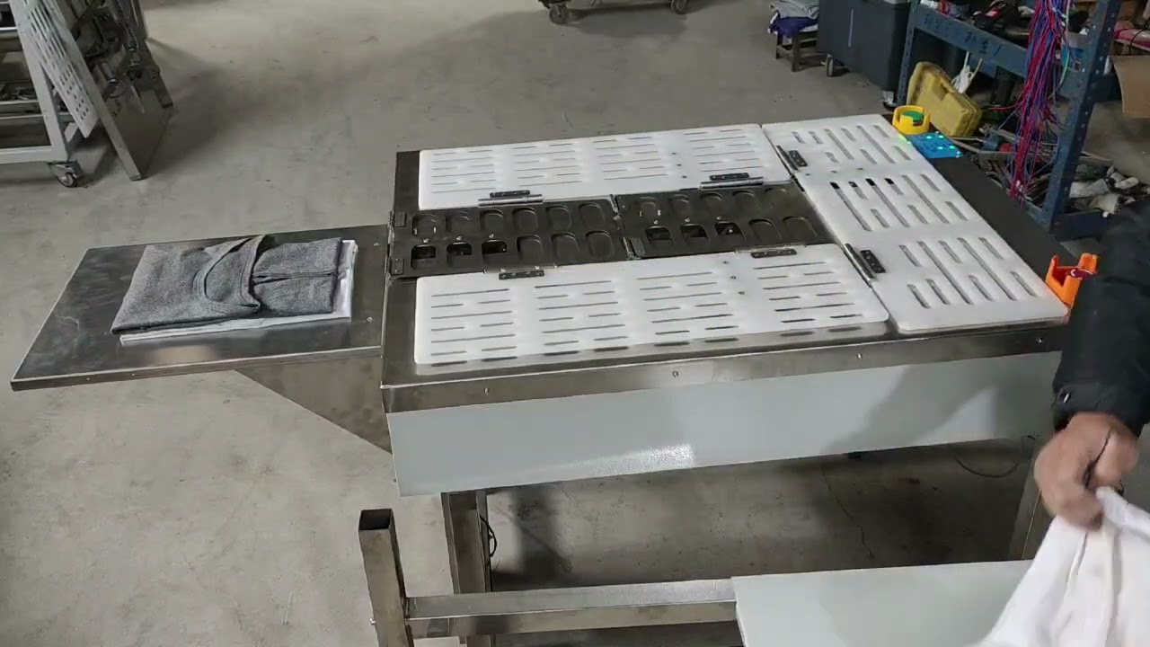 @Clothing Folding Machine