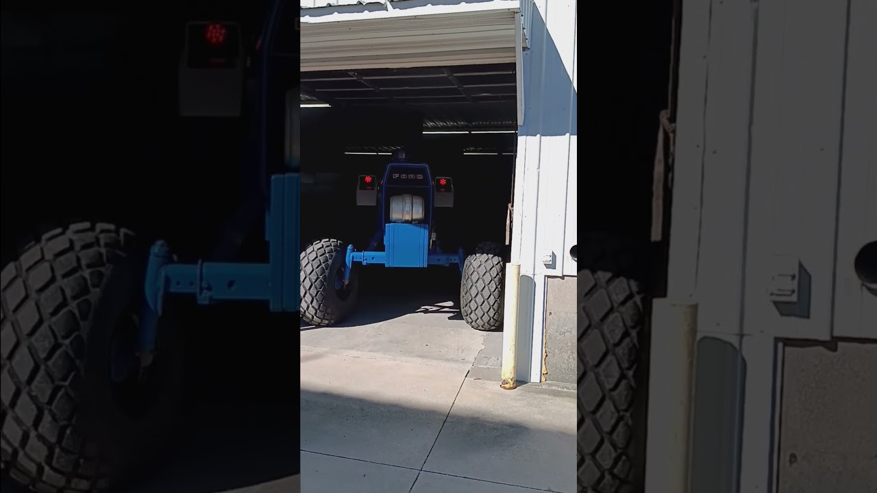 Big blue Ford 10000 #fordtractor  #tractor