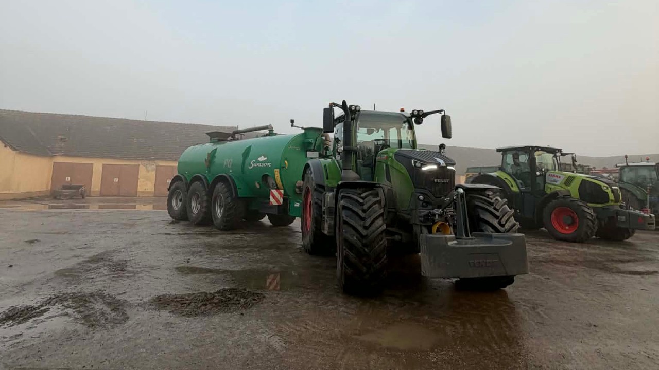 Cab view |💩Prevoz močovky💩| 👨‍🌾Farma Majcichov👨‍🌾 | 🚜Fendt 728 - Samson PG 25 🚜